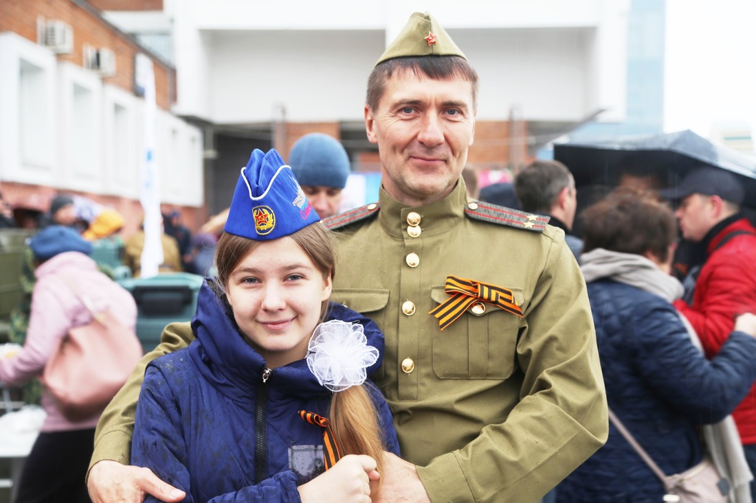 Александр Евдокимов («Газпром добыча Иркутск») с дочерью Софьей —постоянные участники празднования Дня Победы